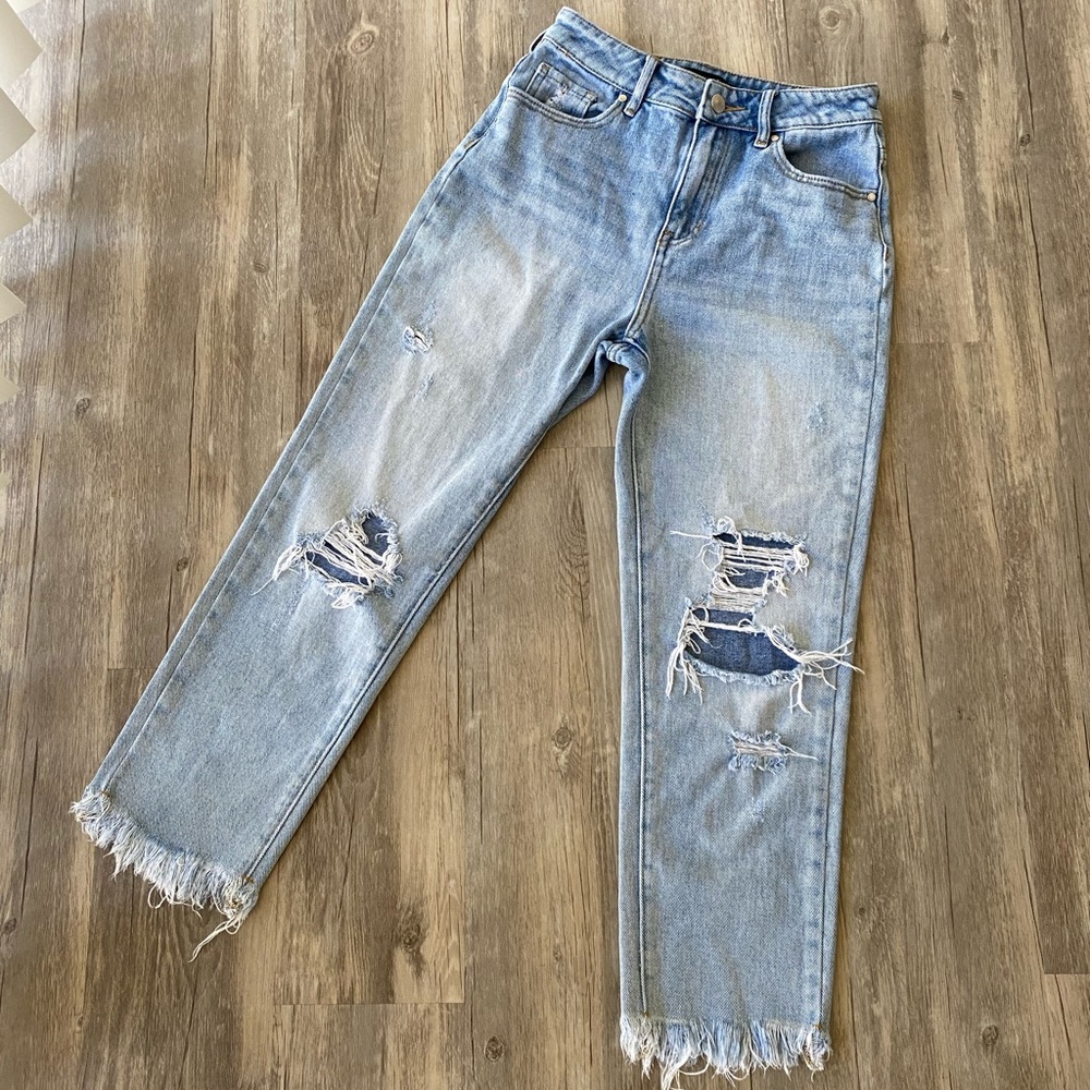 Kendall & Kylie highwaisted distressed cutoff jean